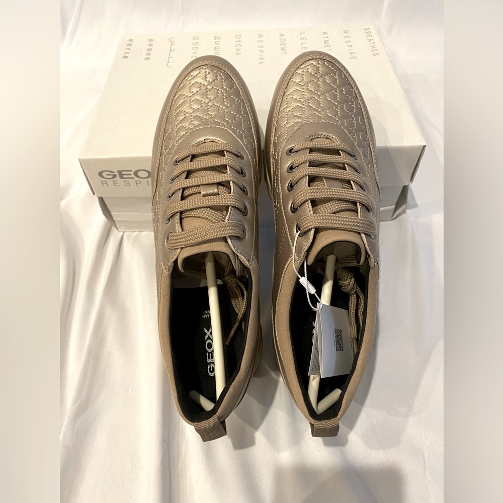 NIB Geox Women’s TABELYA B Pearl Goat Lea Sneakers Size 10 Champagne